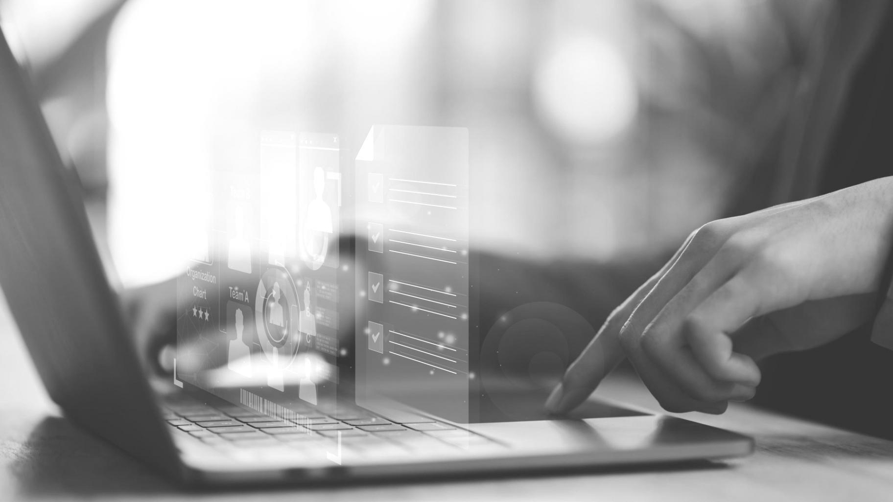 Sesión práctica de análisis financiero en el programa de formación